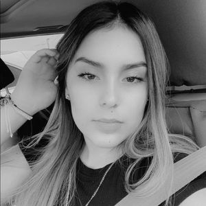Meet your Posher, Evelyn arely